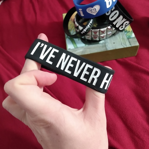 Jewelry - Picture 6 of 8